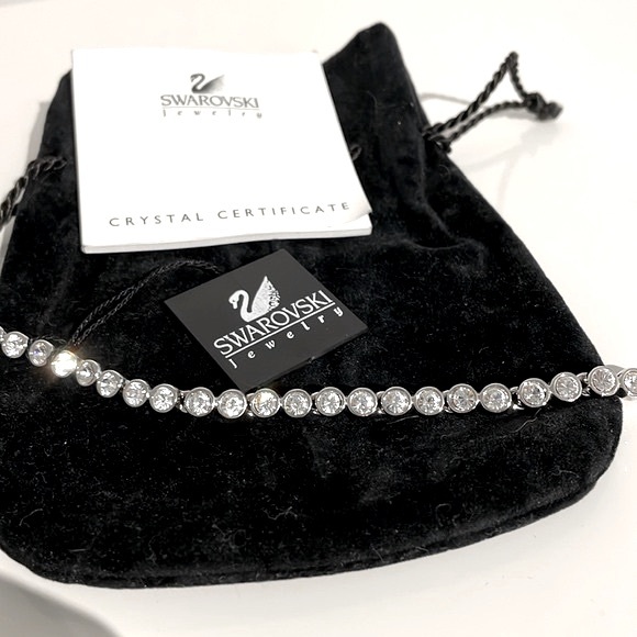 NWT Swarovski Round Cut White Crystal Deluxe Tennis Bracelet - Picture 2 of 4